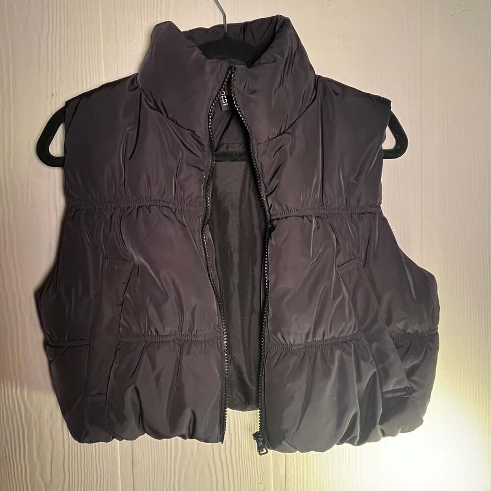 H&M Black Cropped Puffer Vest Size S